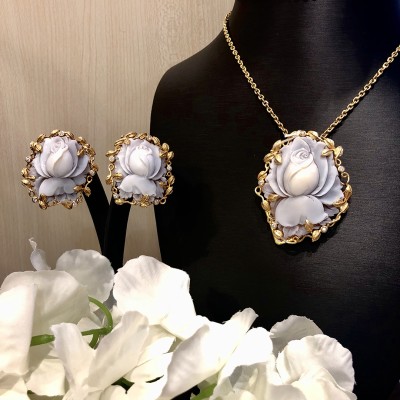 Cameo-armony-flower-studs-and-pendant