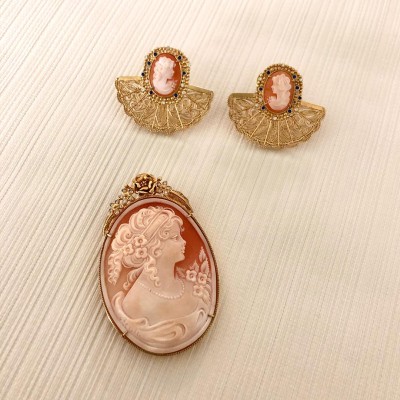 Cameo-set-earrings-and-pendant